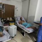 Civiles sirios hospitalizados en hospital al-Quds de Alepo.