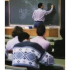 Un profesor impartiendo clase, en una imagen de archivo