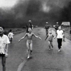 Imagen icónica de la niña alcanzada por un bombardeo con napalm en EEUU.