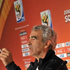 Domenech, contrariado, durante la rueda de prensa de ayer.