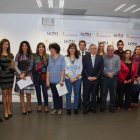 Los alumnos posaron ayer con las autoridades.