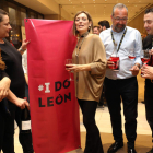 Milagros Marcos, en el stand de la DO León del Salón de los Vinos, ayer, en Madrid. RAQUEL P. VIECO