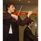El violinista madrileño y la pianista japonesa, protagonistas del concierto de hoy en la sala Eutherpe.