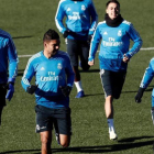 Courtois, Casemiro y Marcelo, en primer término, en el último entrenamiento del Madrid.