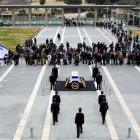 El féretro con los restos de Ariel Sharon permaneció ayer en el Knesset (Parlamento), donde fue despedido por la ciudadanía.