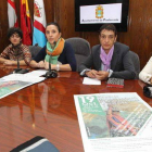 La concejala de Ponferrada Isabel Baílez (centro) e integrantes del Consejo Municipal de la Mujer.