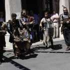 La música celta animó la feria en cuyos puestos se podía adquirir toda clase de productos de la comarca. CAMPOS