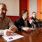 Luis García, Marcos Martínez y Gustavo Vega, ayer, en la presentación de la intervención artística