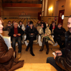 Reunión de los trabajadores con sindicatos, ayer en León.