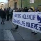 Foto de archivo de una concentración de mujeres en León contra la violencia