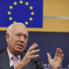 El ministro español de Asuntos Exteriores y de Cooperación, José Manuel García-Margallo, habla en rueda de prensa en el Parlamento Europeo de Estrasburgo, Francia, hoy.