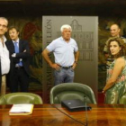 El consejo de administración del club durante la reunión que mantuvieron ayer en el Ayuntamiento.