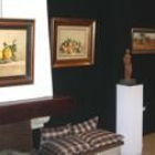 Varias de las obras que se muestran en la galería de arte Bernesga