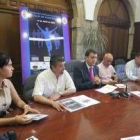 El alcalde y los miembros del grupo Radio Bierzo presentaron la prueba