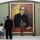 Retrato de monseñor Romero en la catedral de San Salvador.