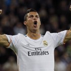 Cristiano Ronaldo celebra uno de sus goles durante el partido frente al Sevilla en el estadio Santiago Bernabéu.