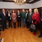 El presidente y otros miembros del Consultivo, con la alcaldesa y parte de la Corporación. ANA F. BARREDO