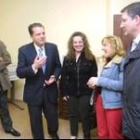 Amilivia, en el centro, charló con los portavoces de las asociaciones