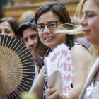 Diputadas del PP con abanicos durante la sesión del Congreso de los Diputados, ayer. MARISCAL