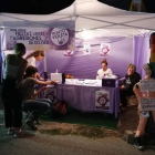 Imagen de archivo de uno de los puntos violeta de información sobre la violencia de género en una fiesta anterior. dl