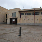 Exterior del edificio del Ayuntamiento de San Andrés que ahorrará la mitad en gasto telefónico.