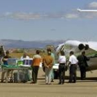Foto de archivo de un transporte de órganos por avión desde el aeropuerto de La Virgen del Camino