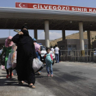 Refugiados sirios cruzando la frontera Cilvegozu, en Reyhanli, Hatay, Turquía.