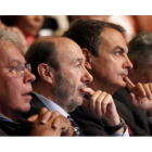 El presidente del Gobierno, Jose Luis Rodriguez Zapatero, junto a Felipe Gonzalez y Alfredo Perez Rubalcaba durante la Conferencia Politica 2011 del PSOE.