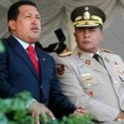 Chávez junto al Comandante en Jefe de la Guardia Nacional, Jesús Rojas