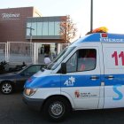 Ambulancia del 112, en la sede de Atento en Trobajo.