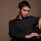 El pianista Alessandro Tardino da un concierto hoy en Eutherpe.