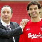 Fernando Morientes, junto a Rafa Benítez, el día que fue presentado como jugador del Liverpool