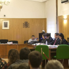 El condenado, a la derecha en la imagen, en el juicio celebrado en la Audiencia de Valladolid.