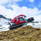 Para las granjas de nieve se pisa la nieve, se cubre con una tela impermeable y se cubre de serrín o paja.