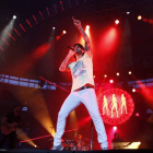 Melendi puso todo de su parte para llegar a sus seguidores, que casi completaban el aforo de la plaza de Toros.