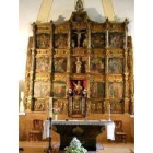 El retablo, de los siglos XVI y XVII, está en la iglesia de San Pedro Apóstol