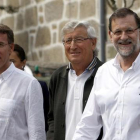 El presidente del Gobierno, Mariano Rajoy, y el de la Xunta de Galicia, Alberto Núñez Feijóo, este martes, 11 de agosto, en Mondariz, en Pontevedra.