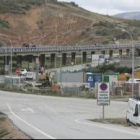 Esta será la zona en la que se construirá la nueva rotonda, debajo del viaducto de la N-VI