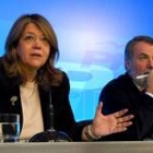 La secretaria de Economía del PP, Elvira Rodríguez, y Mayor Oreja, ayer