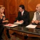 Isabel Carrasco, con los representantes de la cámara astorgana