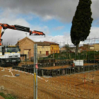 Las máquinas ya trabajan en la construcción del velatorio. DL