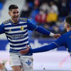 Dani Ojeda, celebrando el 0-1 con Agus Medina, también hizo el tanto de la victoria berciana en el minuto 94 tras un servicio de Ríos Reina. DANIEL MARZO
