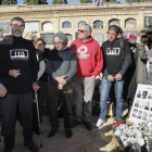 Pedro Sánchez durante su visita a las fosas comunas del cementerio de Paterna, este lunes.