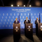 El presidente del Consejo, Tusk, el primer ministro estonio, Ratas, y el presidente de la CE, Juncker. V. K.