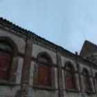 El edificio Araú, muestra de la arquitectura industrial, lleva una década en un estado deteriorado