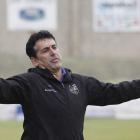 Luis Carnicero dirigirá mañana por última vez a La Bañeza en su segunda etapa como entrenador. JESÚS