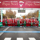 Salida de la carrera de Papá Noel, prueba solidaria celebrada este domingo en Madrid. LUCA PIERGIOVANNI / EFE