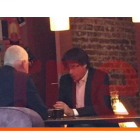 Puigdemont tomando un café en Bruselas, según recoge el periodista de RNE Antonio Delgado en su Twitter.