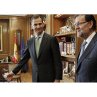 Felipe VI recibe en el Palacio de la Zarzuela al presidente del Gobierno, Mariano Rajoy, en el primer despacho que mantiene el nuevo Rey con el jefe del Ejecutivo