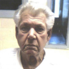 El fugitivo Robert Stackowitz, de 71 años, tras ser detenido, este lunes en Sherman (Connecticut).